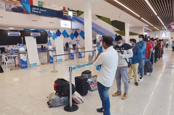 Kuwait allows nearly 800 expats from banned countries to return