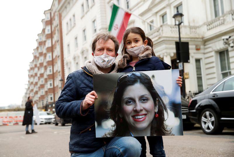 Iran urges UK to avoid "politicising" British-Iranian aid worker's case