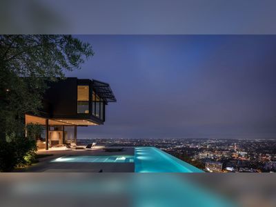 A Magnificent Hollywood Home With A Spectacular Skyline View
