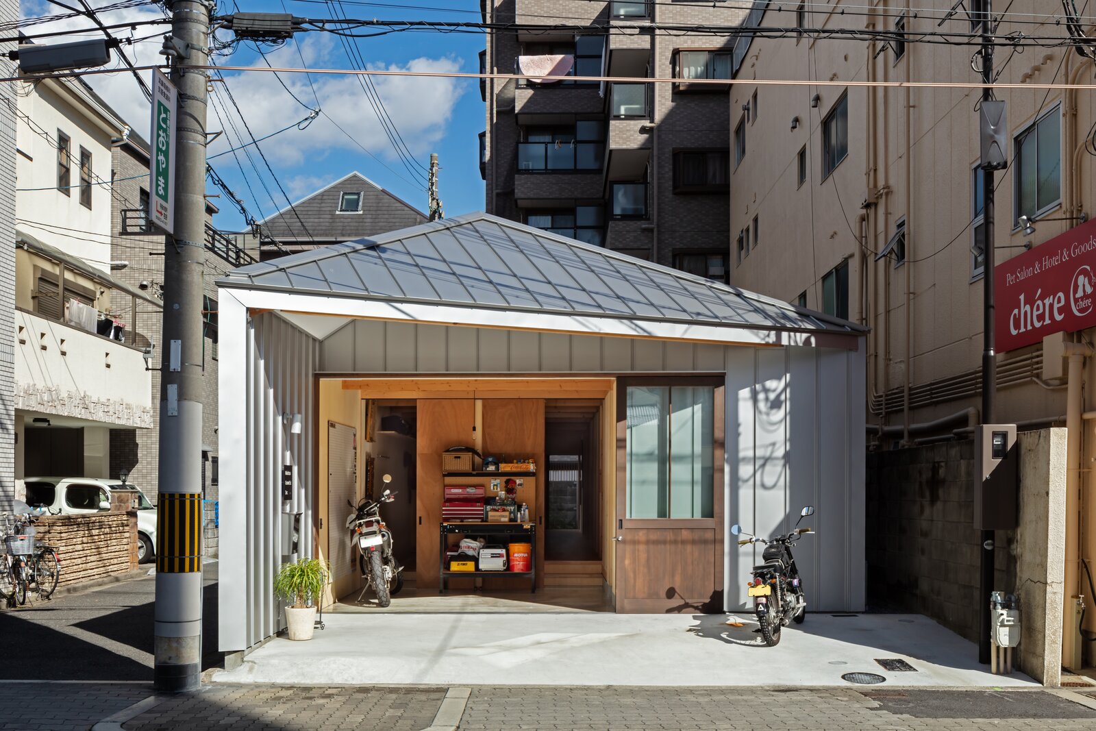 A Compact, Steel-Clad Home Slots Into a Narrow Lot in Osaka, Japan