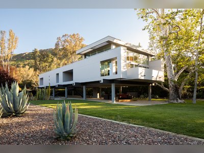 A Striking Home on Stilts in the Santa Monica Mountains