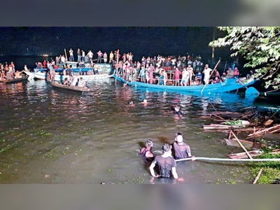 At least 19 people dead as boat sinks in Bangladesh river