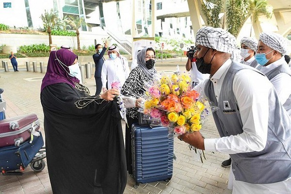 First Foreign Umrah Pilgrims Arrive in Saudi Arabia  