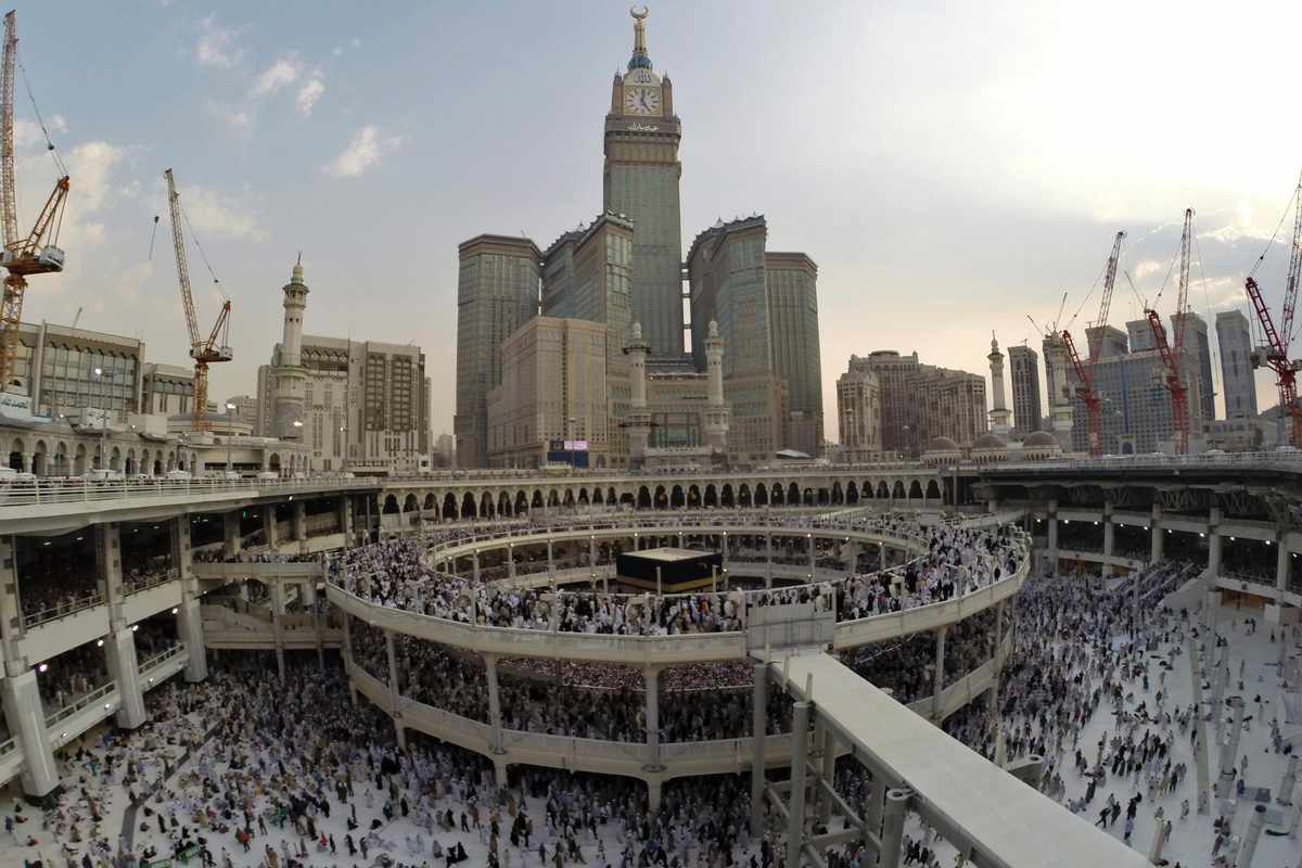 Saudi authorities allocate prayer area in Makkah to interpret Friday sermon in sign language