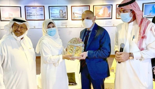 Jeddah arts society holds first Saudi-American photography exhibition