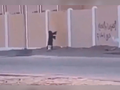 VIDEO: Saudi woman’s act of cleaning untidy school walls wins accolades