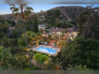 Acclaimed English Actor Helen Mirren With Her Sprawling Hollywood Estate