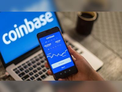 Coinbase users fear hacking after erroneous emails