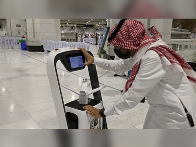 Saudi Arabia introduces smart disinfection robot at Grand Mosque