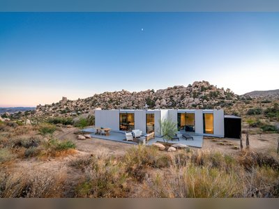 A Writer’s Prefab Retreat Sits Lightly Upon the Land in Joshua Tree