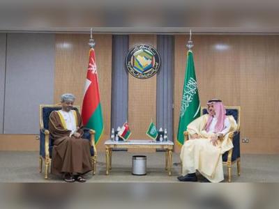 Saudi King Receives Messages on Bilateral Ties from Rulers of Oman, Bahrain