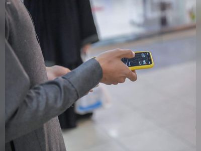 Shoppers in Saudi Arabia required to scan COVID-19 app before entering malls