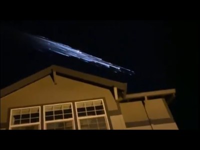 Mysterious objects streak through Oregon skies last night