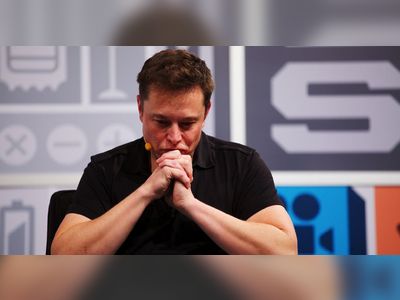 Elon Musk offers to buy 100% of Twitter in $43BN cash takeover