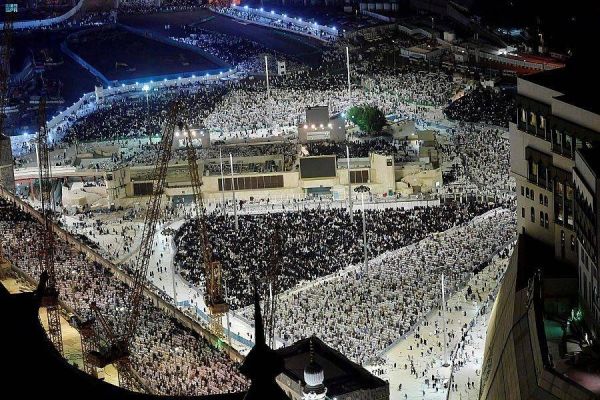 Grand Mosque witnesses a huge influx of pilgrims and worshippers
