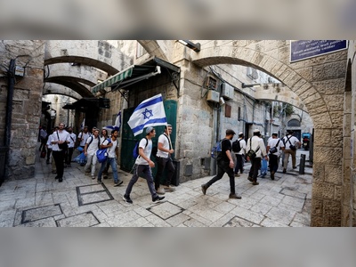 Ultra-nationalist Jews storm Al-Aqsa ahead of Israeli flag march