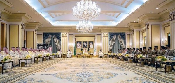 Prince Abdulaziz conveys leadership's congratulations to Interior Ministry's personnel