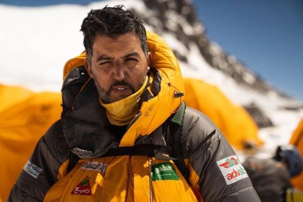 Prince Abdulaziz congratulates Al-Shaibani on scaling Mount Everest