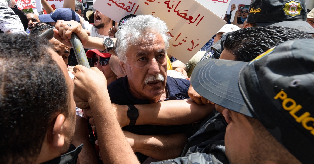 Skirmishes as police block Tunisia protests against July referendum
