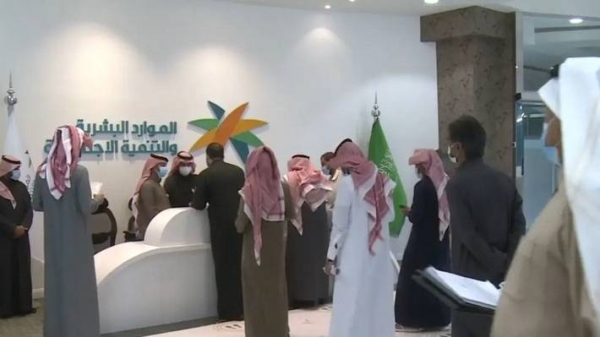 MHRSD issues 6 decisions to localize jobs, provide 33,000 opportunities for Saudis