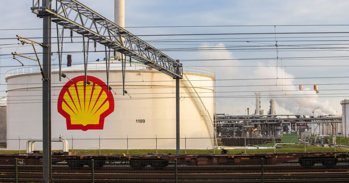 Shell buys stake in Qatari gas field expansion project