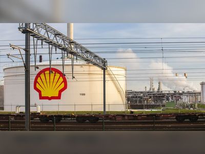 Shell buys stake in Qatari gas field expansion project