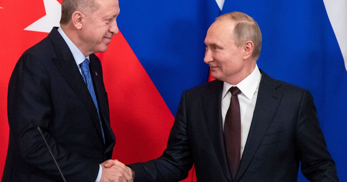 Erdogan urges Putin to keep Syria aid crossing open