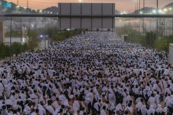 Pilgrims stay overnight in Muzdalifah after descending from Arafat