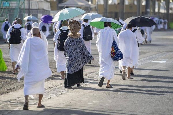 Pilgrims flock to Mina to spend Tarwiyah day