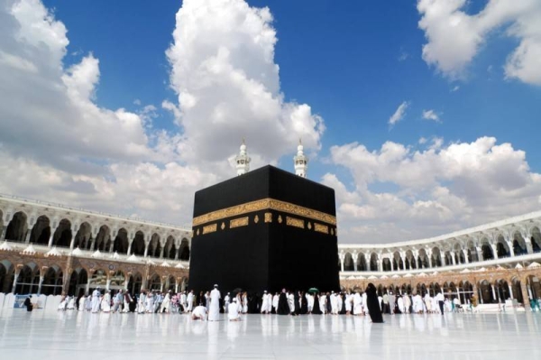 Protective barriers around Kaaba lifted