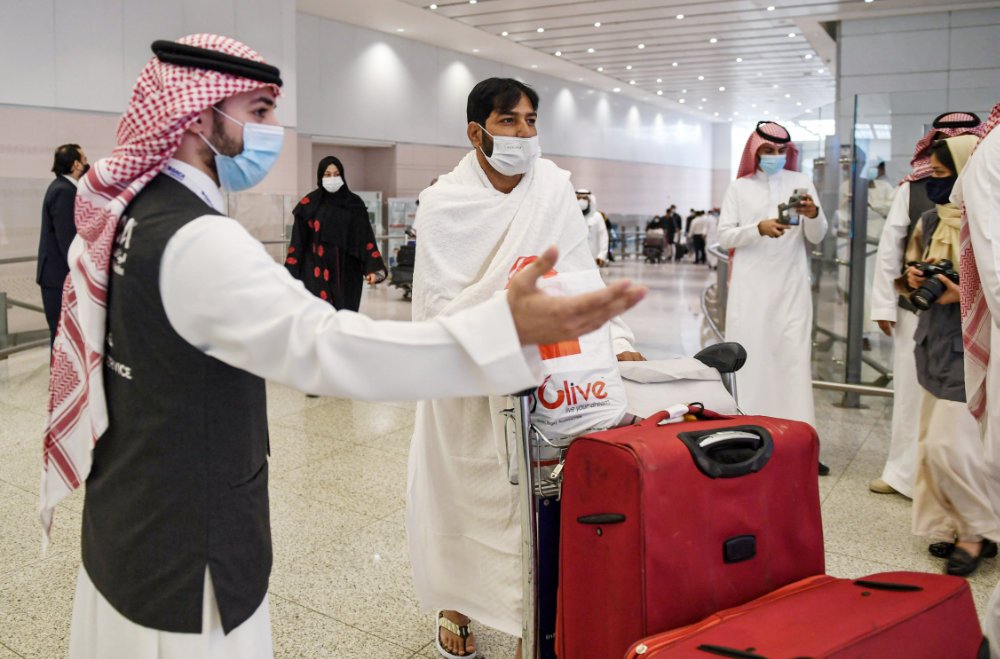 Saudi Arabia expands Umrah with visa allowance