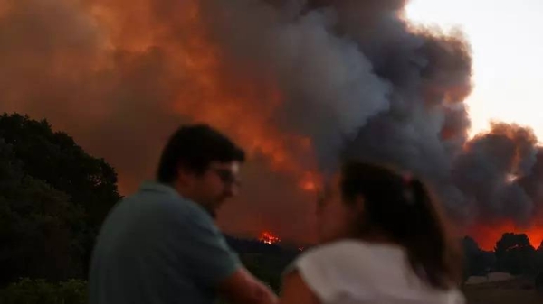 Hundreds of firefighters battle huge forest fire near Lisbon