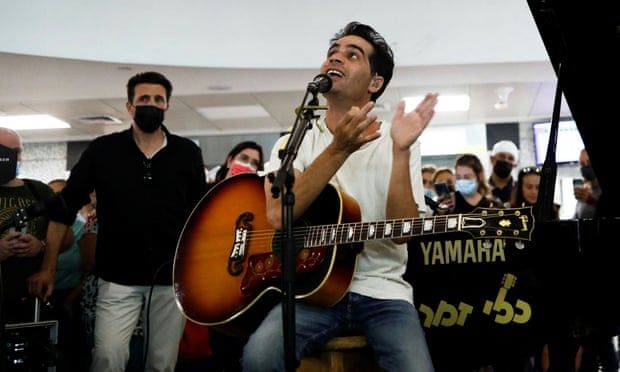 Israeli rock star praises ‘brother’ settlers as he recants past views in move to right