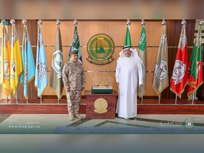 Assistant Minister of Defense Khalid Al-Bayari visits Madinah command