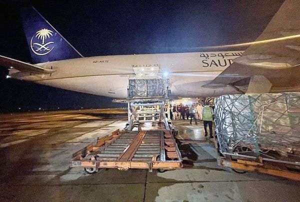 First batch of Saudi Aid Airlift arrives in Pakistan