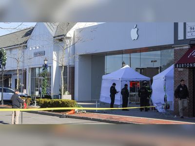 SUV crashes into Boston-area Apple store, killing a man