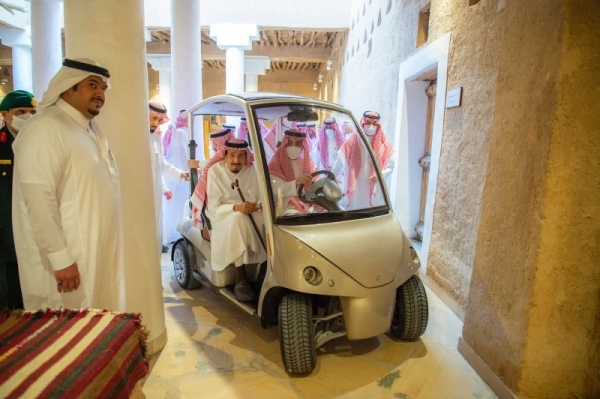 King Salman visits historic Qasr Al-Hukm in Riyadh