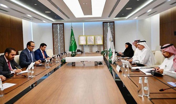 Saudi aid center chief, Yemeni minister discuss aid for war victims