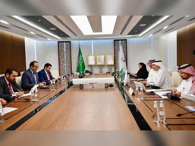Saudi aid center chief, Yemeni minister discuss aid for war victims