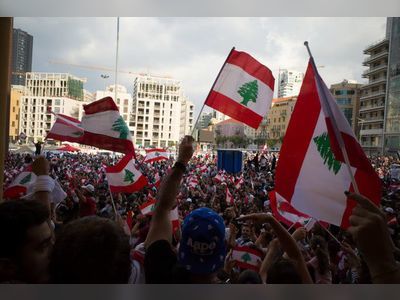 Lebanese president snubs budget, delays new exchange rate