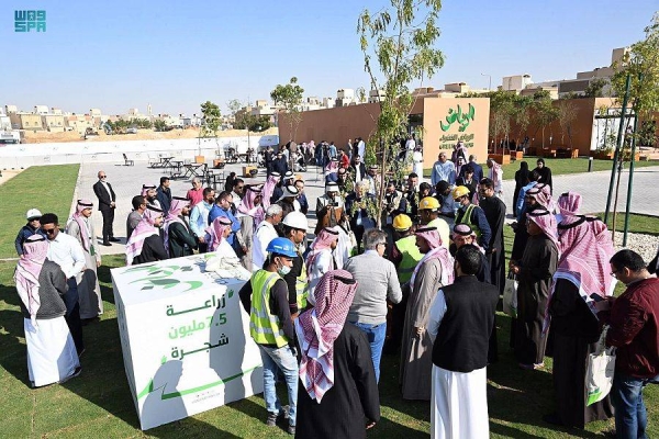 Green Riyadh project kicks off with tree planting in Al-Aziziyah