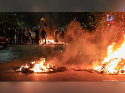 Greece: Protests erupt after police shoot Roma teenager