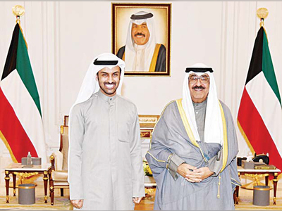 Crown Prince receives Kuwaiti graduate from George Washington varsity
