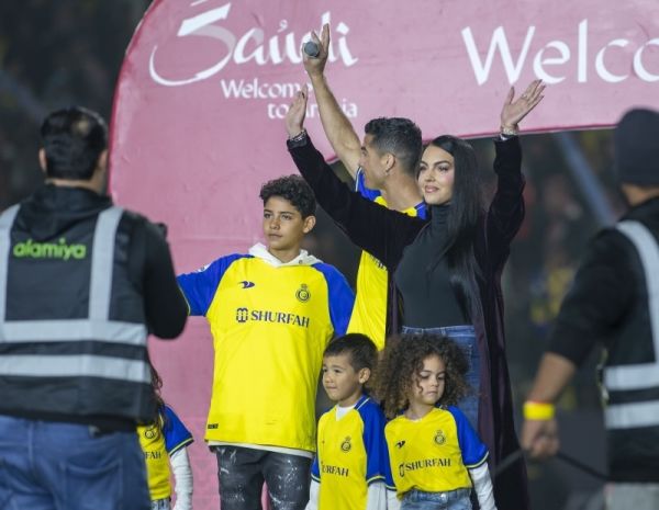 Cristiano Ronaldo gets lavish reception in Riyadh at official unveiling