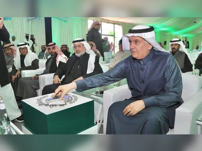 Saudi minister tours poultry farm expansion project