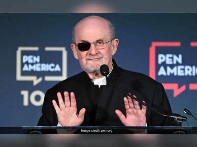 Salman Rushdie Announces Plan to Write Book About Knife Attack